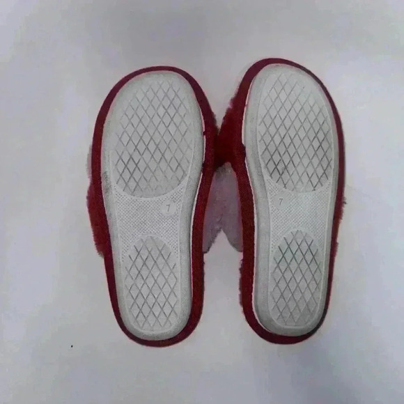 Sole Mates Slippers for Woman! Size 7 Red & Pink / Cozy!! Faux Fur!! - Picture 7 of 8